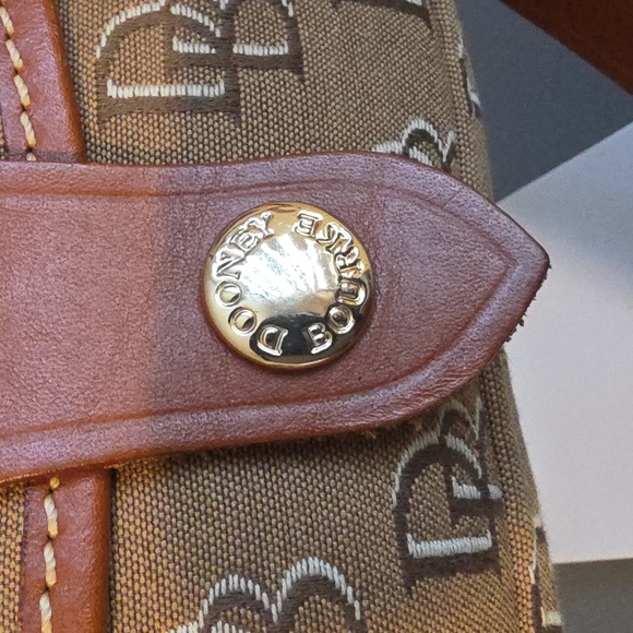 DOONEY & BOURKE NWOT Tan/Brown Monogrammed Wristlet - Picture 2 of 9